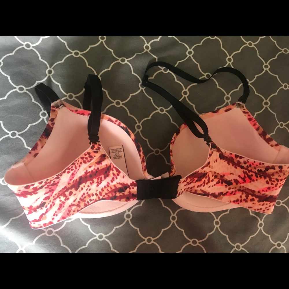 Victoria Secret Bra - Picture 2 of 2